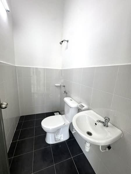 Rumah Teres 2 Tingkat untuk Disewa di Taman Pulai Mutiara (Iskandar Puteri (Nusajaya)) - Nick Low - Bathroom - PropertyGuru.com.my