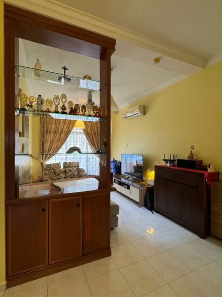Pangsapuri untuk Dijual di Emerald Court - Ramona Tan - Living Room - PropertyGuru.com.my