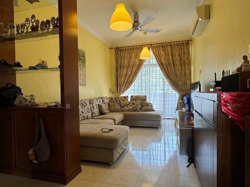 Pangsapuri untuk Dijual di Emerald Court - Ramona Tan - Living Room - PropertyGuru.com.my