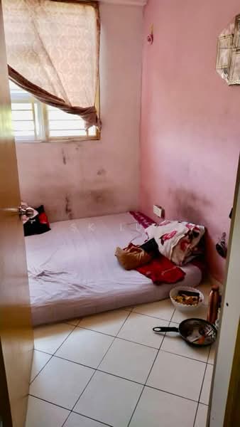 Apartment for Sale at Taman Rawang Mutiara - SK Luk - Bedroom - PropertyGuru.com.my