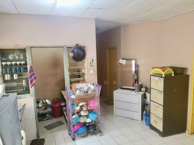 Apartment for Sale at Taman Rawang Mutiara - SK Luk - Kitchen - PropertyGuru.com.my