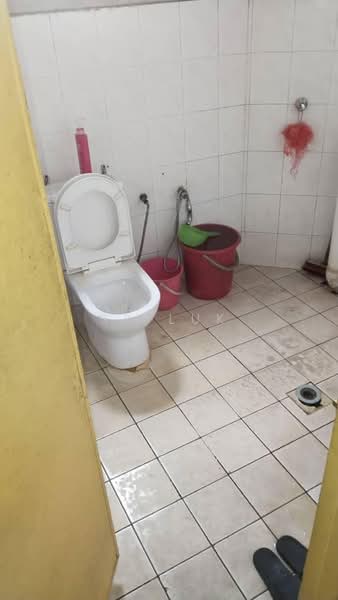 Apartment for Sale at Taman Rawang Mutiara - SK Luk - Bathroom - PropertyGuru.com.my