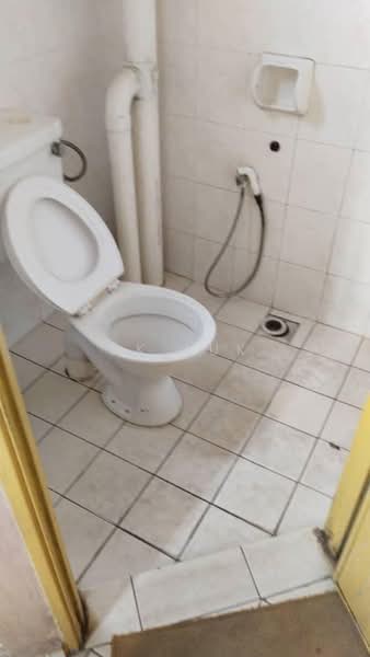 Apartment for Sale at Taman Rawang Mutiara - SK Luk - Bathroom - PropertyGuru.com.my
