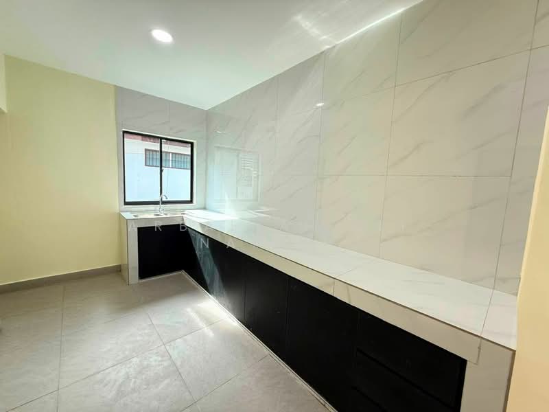 2-storey Terraced House for Sale in Taman Skudai Baru (Skudai) - Arbaeyah Ali Nafiah - Kitchen - PropertyGuru.com.my