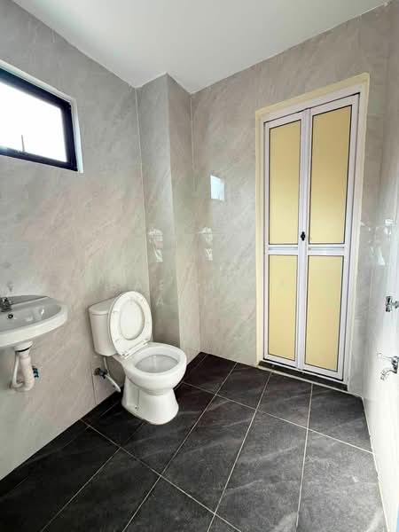 2-storey Terraced House for Sale in Taman Skudai Baru (Skudai) - Arbaeyah Ali Nafiah - Bathroom - PropertyGuru.com.my
