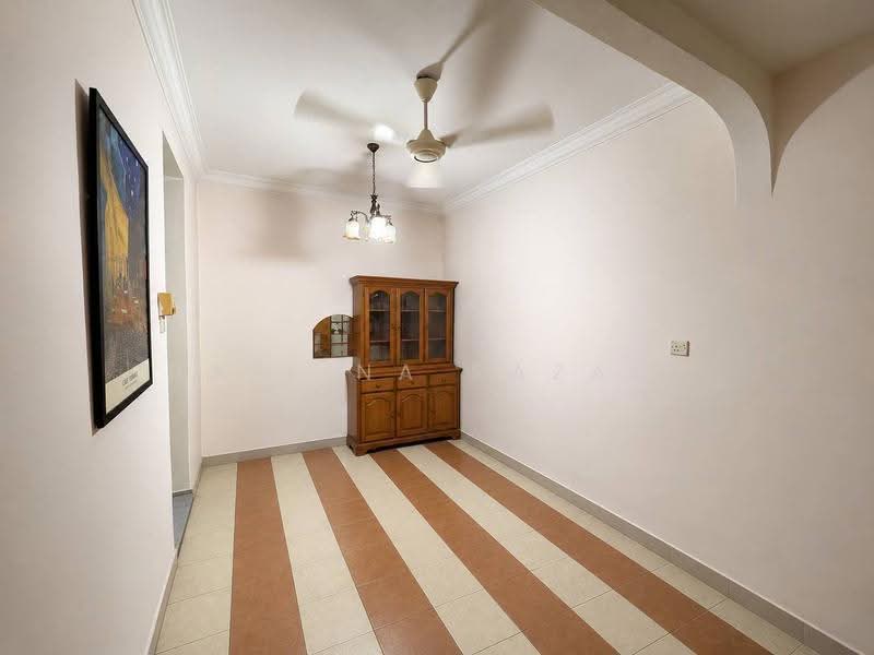 Terraced House for Sale in Usj 2 (Subang Jaya) - Razlina Razali - Dining Room - PropertyGuru.com.my