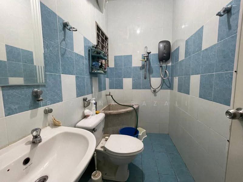 Terraced House for Sale in Usj 2 (Subang Jaya) - Razlina Razali - Bathroom - PropertyGuru.com.my