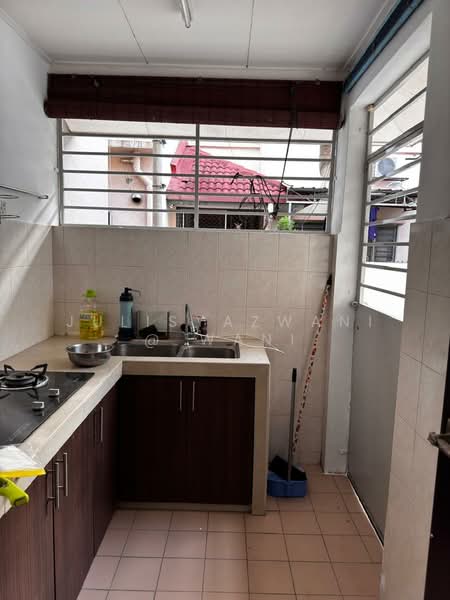 Rumah Teres 2 Tingkat untuk Dijual di TAMAN PUCHONG UTAMA (Puchong) - Julisyazwani @ Wani - Kitchen - PropertyGuru.com.my