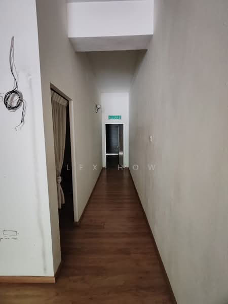 Shop for Rent in Bandar Puteri Puchong (Puchong) - Lex How - Corridor - PropertyGuru.com.my