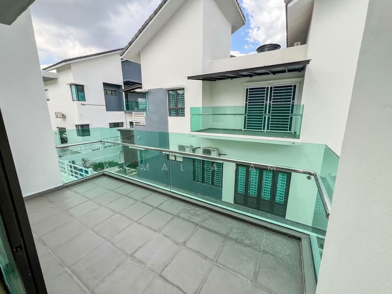 Semi-Detached House for Sale in Ramal Villa (Kajang) - Akmal Adam - Balcony - PropertyGuru.com.my