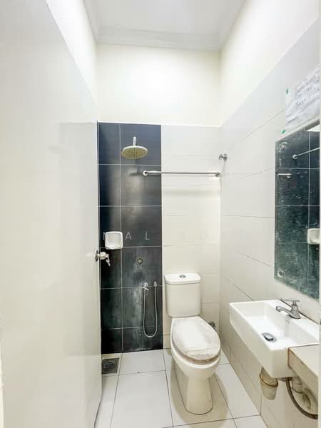 Semi-Detached House for Sale in Ramal Villa (Kajang) - Akmal Adam - Bathroom - PropertyGuru.com.my