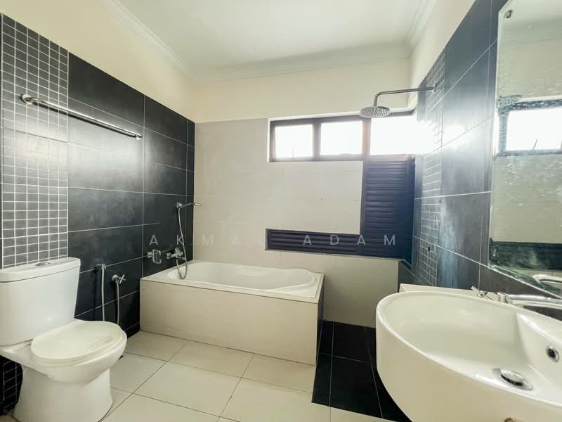 Semi-Detached House for Sale in Ramal Villa (Kajang) - Akmal Adam - Bathroom - PropertyGuru.com.my