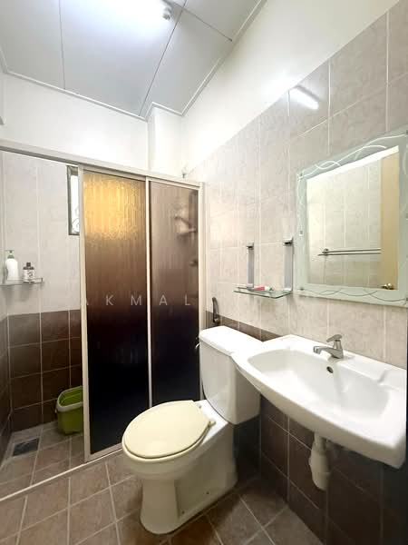 Semi-Detached House for Sale in Taman Setia 2 (Balakong) - Akmal Adam - Bathroom - PropertyGuru.com.my