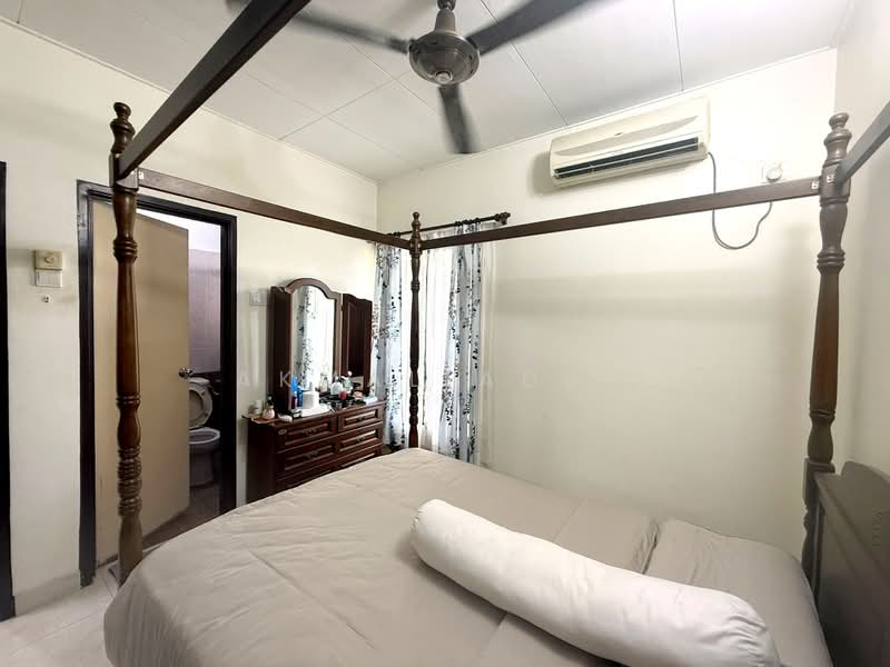 Semi-Detached House for Sale in Taman Setia 2 (Balakong) - Akmal Adam - Bedroom - PropertyGuru.com.my