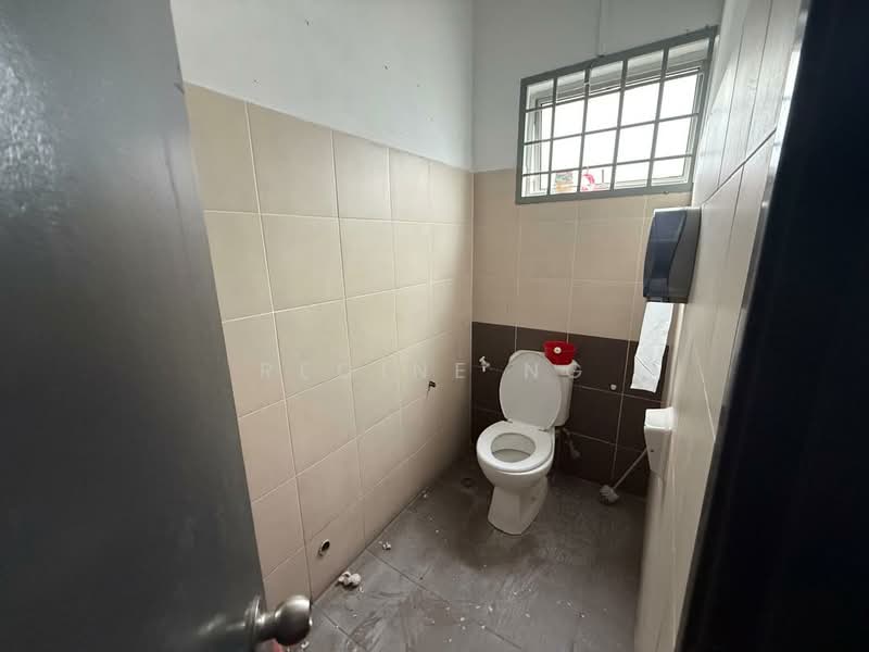 Kedai / Pejabat untuk Disewa di Masai (Johor) - Regine Ng - Bathroom - PropertyGuru.com.my