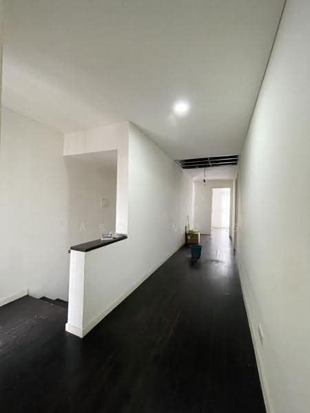 Rumah Berkembar untuk Dijual di Lake Fields (Sungai Besi) - Jason Vong - Corridor - PropertyGuru.com.my