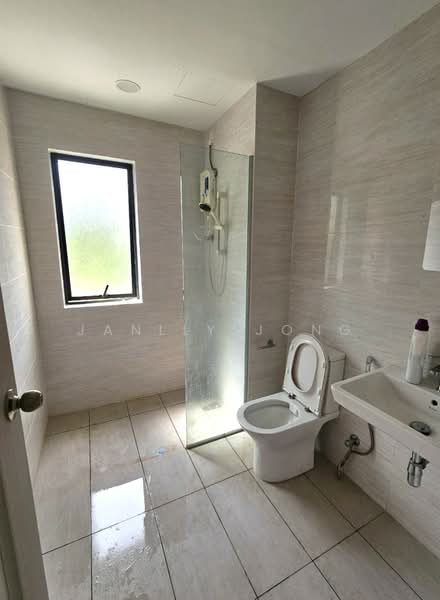 Rumah Teres 2 Tingkat untuk Dijual di Taman Damansara Aliff (Tampoi) - Janlly Jong - Bathroom - PropertyGuru.com.my