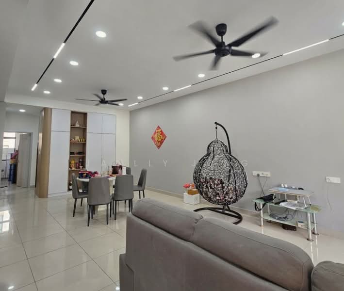 Rumah Teres 2 Tingkat untuk Dijual di Taman Damansara Aliff (Tampoi) - Janlly Jong - Living Room - PropertyGuru.com.my