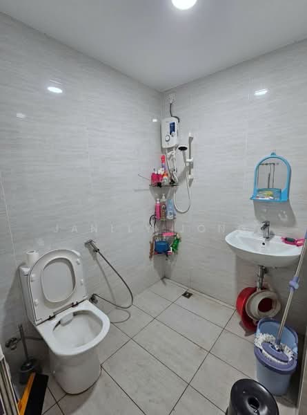 Rumah Teres 2 Tingkat untuk Dijual di Taman Damansara Aliff (Tampoi) - Janlly Jong - Bathroom - PropertyGuru.com.my
