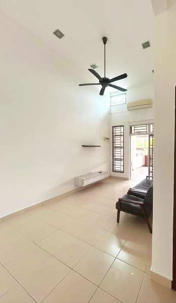 Rumah Teres 1 Tingkat untuk Disewa di Taman Kempas Indah (Tebrau) - Crystal Lim - Living Room - PropertyGuru.com.my