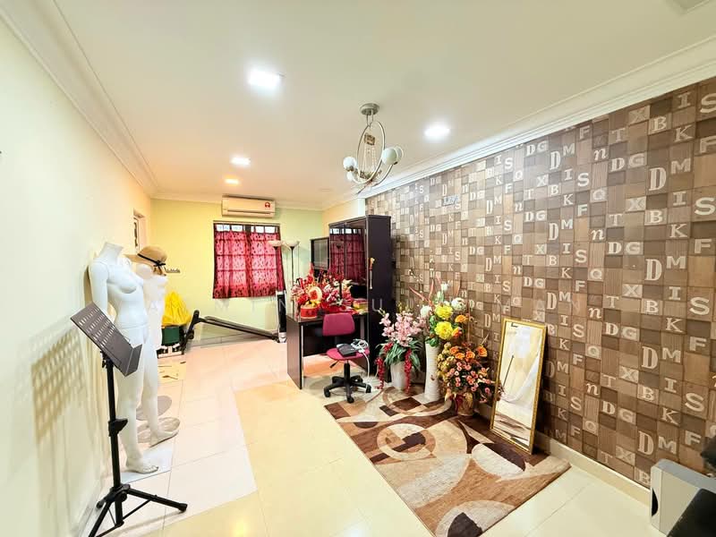 Rumah Teres 2 Tingkat untuk Dijual di Taman Desa Serdang (Seri Kembangan) - Yasmin Sulaiman - Study - PropertyGuru.com.my
