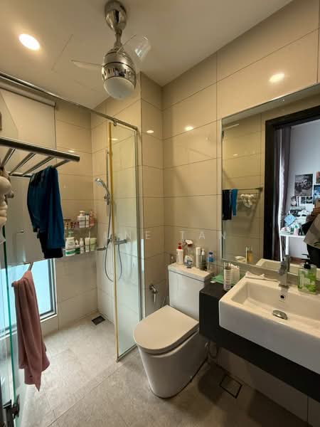 Rumah Berkembar untuk Dijual di Taman Molek (Johor Bahru) - June Tan - Bathroom - PropertyGuru.com.my