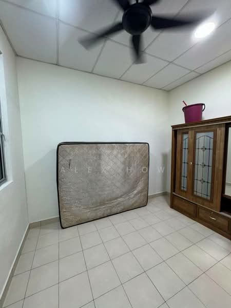 Pangsapuri untuk Disewa di Senibong Indah - Alex How - Bedroom - PropertyGuru.com.my