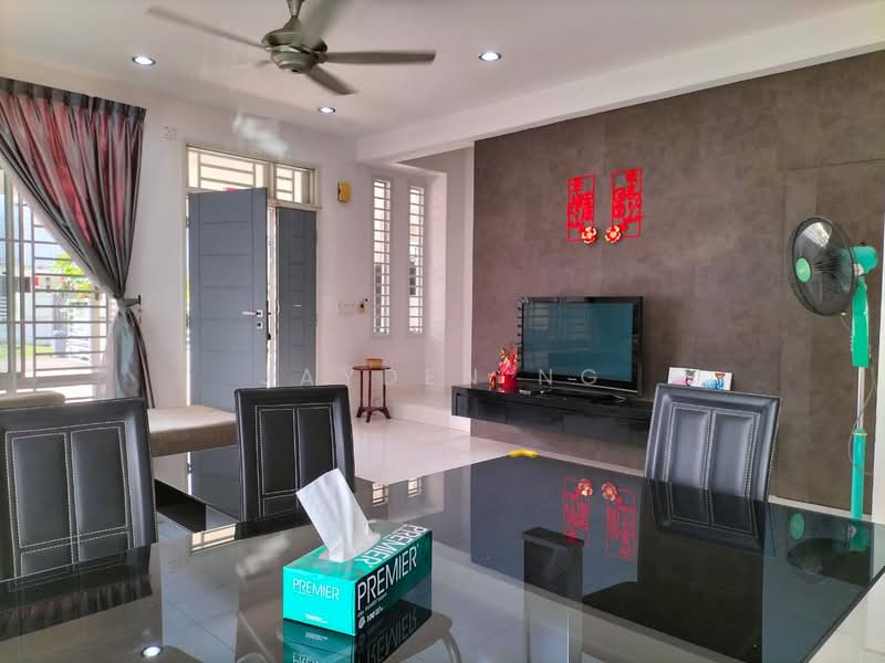 Rumah Teres 2.5 Tingkat untuk Dijual di Taman Setia Indah (Tebrau) - Jayden Ng - Living Room - PropertyGuru.com.my