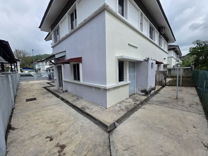Semi-Detached House for Sale in Taman Tasik Semenyih (Semenyih) - Azli Ibrahim - Exterior - PropertyGuru.com.my