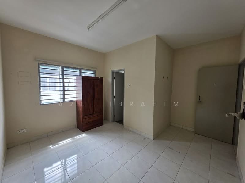 Semi-Detached House for Sale in Taman Tasik Semenyih (Semenyih) - Azli Ibrahim - Bedroom - PropertyGuru.com.my