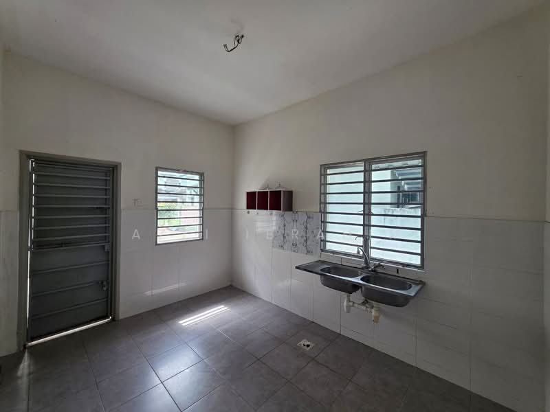 Semi-Detached House for Sale in Taman Tasik Semenyih (Semenyih) - Azli Ibrahim - Kitchen - PropertyGuru.com.my