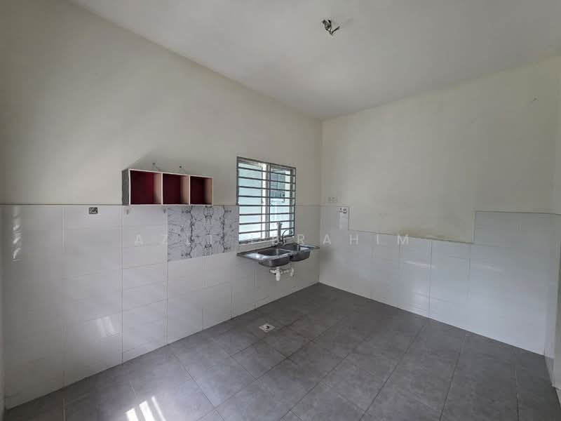 Semi-Detached House for Sale in Taman Tasik Semenyih (Semenyih) - Azli Ibrahim - Kitchen - PropertyGuru.com.my