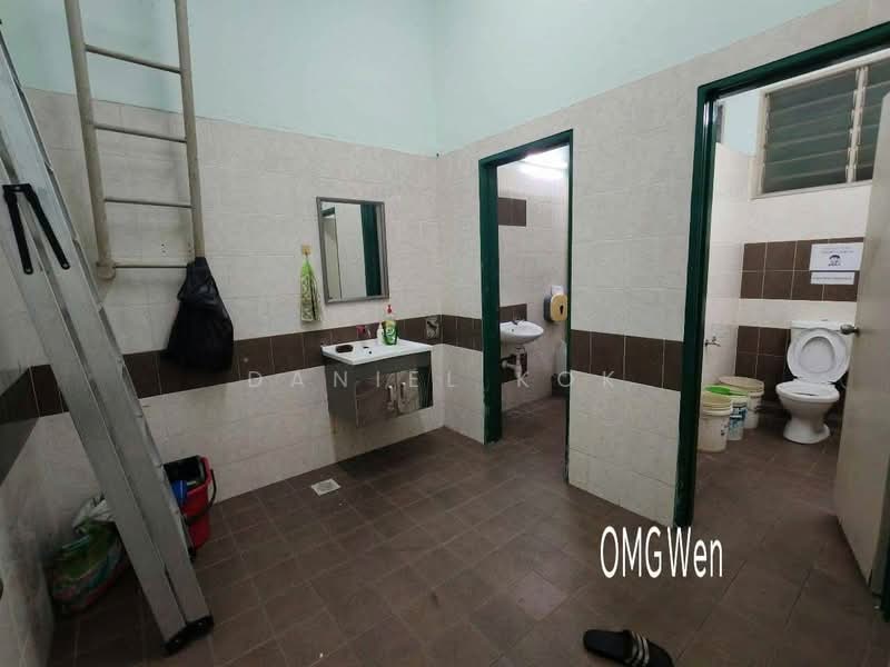 Kilang untuk Dijual di Taman Perindustrian Air Hitam (Klang) - Daniel Kok - Bathroom - PropertyGuru.com.my