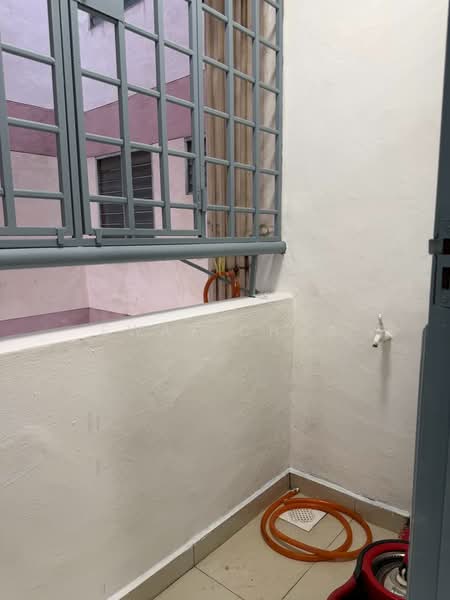 Rumah Flat untuk Dijual di Taman Daya - Jalan Sagu 34 - Eway Chua - Balcony - PropertyGuru.com.my
