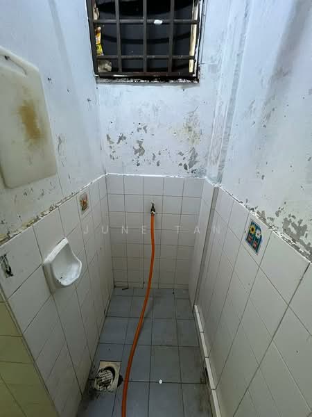 Rumah Flat untuk Dijual di Balau - June Tan - Bathroom - PropertyGuru.com.my