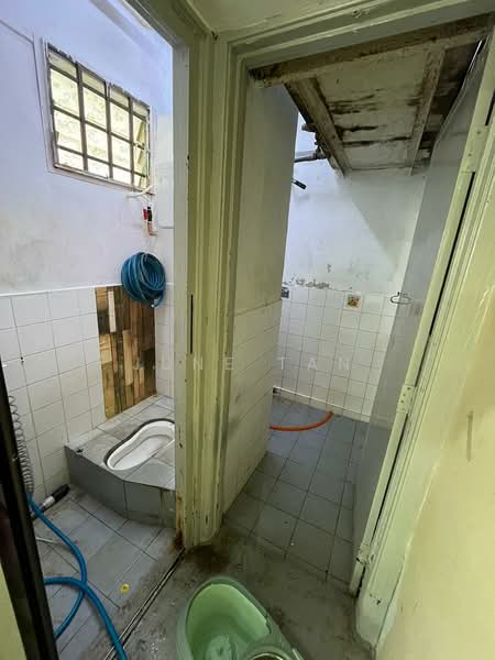 Rumah Flat untuk Dijual di Balau - June Tan - Bathroom - PropertyGuru.com.my