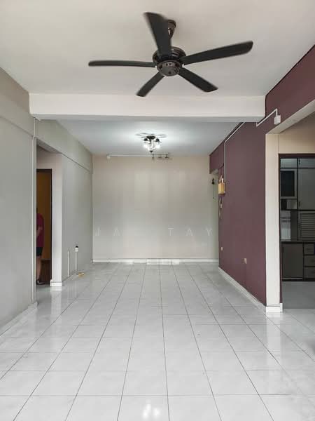 Pangsapuri untuk Dijual di Daya View - Jas Tay - Living Room - PropertyGuru.com.my