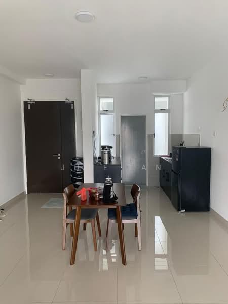 Pangsapuri untuk Dijual di D'Lagoon Luxury Apartment - June Tan - Dining Room - PropertyGuru.com.my