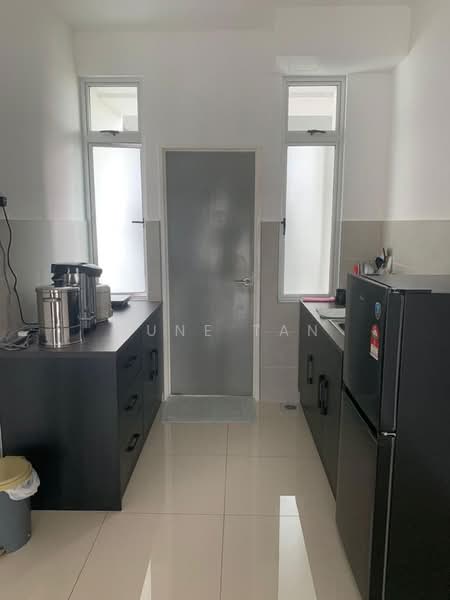 Pangsapuri untuk Dijual di D'Lagoon Luxury Apartment - June Tan - Kitchen - PropertyGuru.com.my
