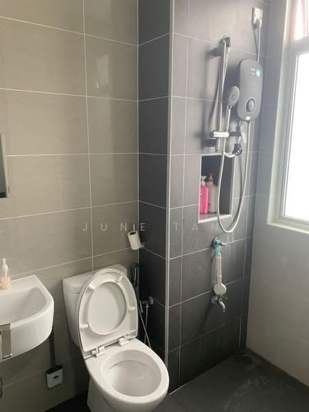 Pangsapuri untuk Dijual di D'Lagoon Luxury Apartment - June Tan - Bathroom - PropertyGuru.com.my