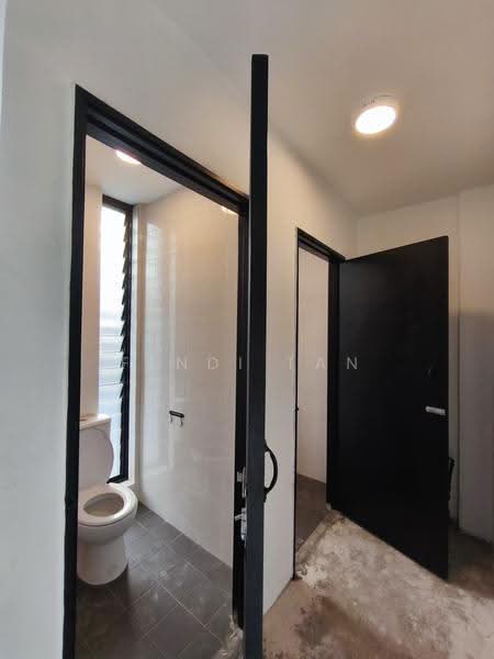 Commercial Semi-D for Rent in Shah Alam (Selangor) - Fendi tan - Bathroom - PropertyGuru.com.my