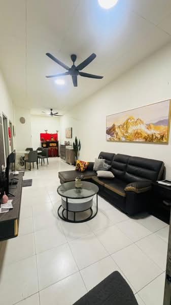 Rumah Teres 1 Tingkat untuk Disewa di Taman Mount Austin (Tebrau) - Amir Raziq - Living Room - PropertyGuru.com.my