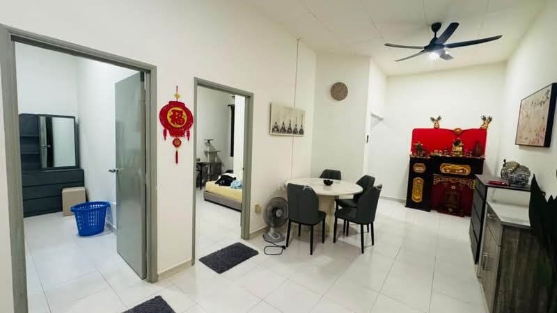 Rumah Teres 1 Tingkat untuk Disewa di Taman Mount Austin (Tebrau) - Amir Raziq - Living Room - PropertyGuru.com.my