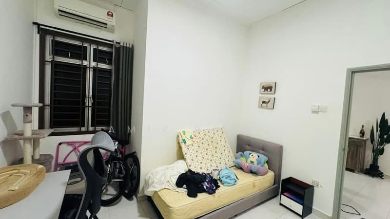 Rumah Teres 1 Tingkat untuk Disewa di Taman Mount Austin (Tebrau) - Amir Raziq - Bedroom - PropertyGuru.com.my