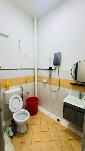 Rumah Teres 1 Tingkat untuk Disewa di Taman Mount Austin (Tebrau) - Amir Raziq - Bathroom - PropertyGuru.com.my