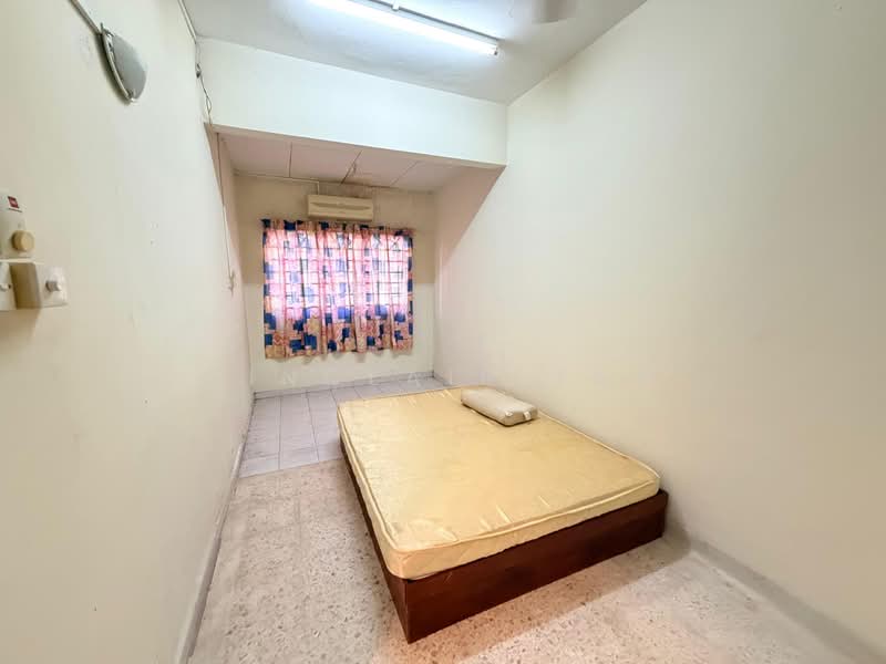 2-storey Terraced House for Rent in Taman Sutera Belia (Batu Berendam) - Sinclair Tan - Bedroom - PropertyGuru.com.my