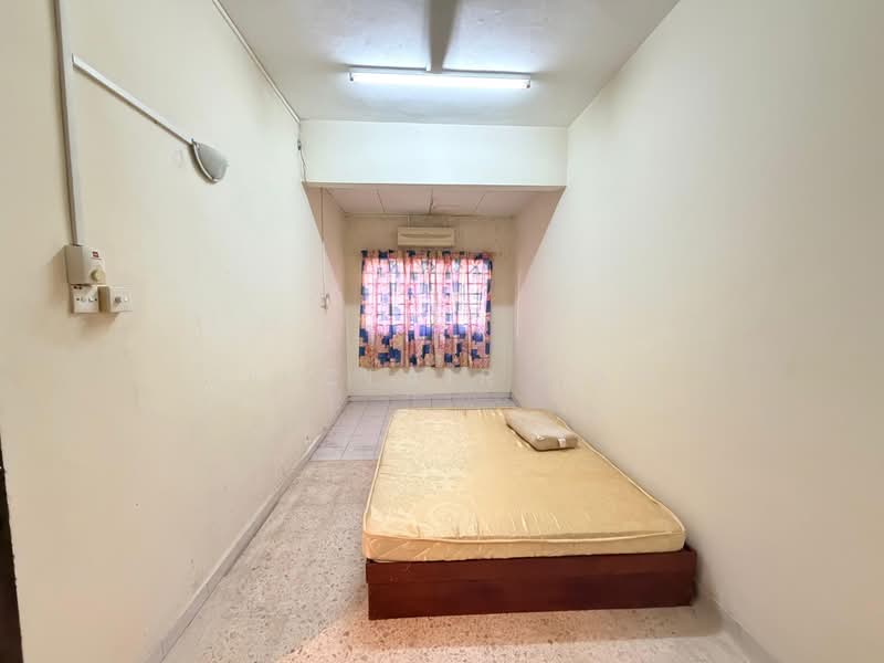 2-storey Terraced House for Rent in Taman Sutera Belia (Batu Berendam) - Sinclair Tan - Bedroom - PropertyGuru.com.my