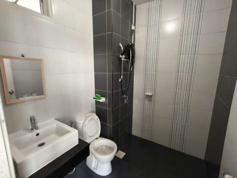 Pangsapuri untuk Disewa di Horizon Residence (Dwi Mutiara) - Kym Kee - Bathroom - PropertyGuru.com.my