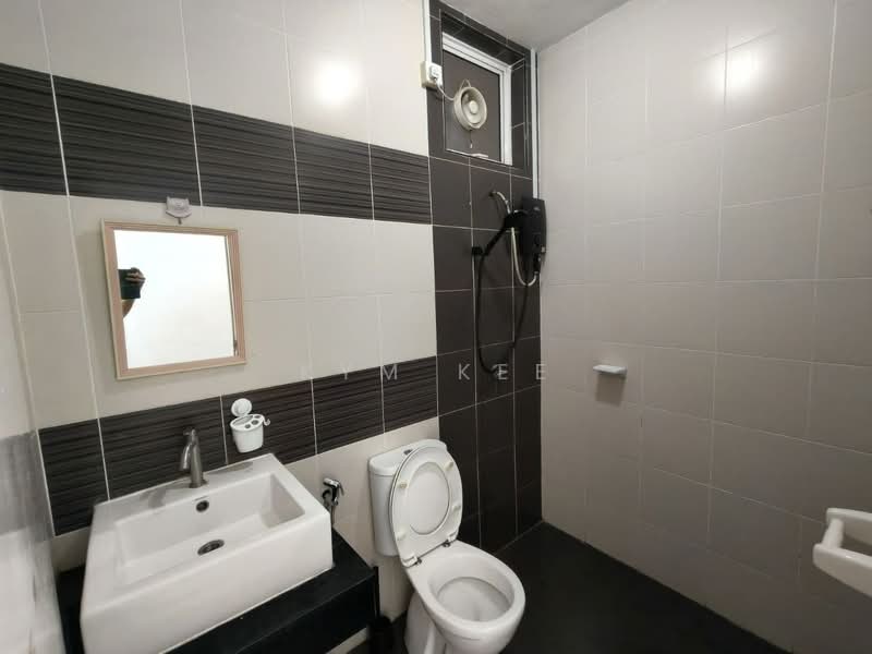 Pangsapuri untuk Disewa di Horizon Residence (Dwi Mutiara) - Kym Kee - Bathroom - PropertyGuru.com.my