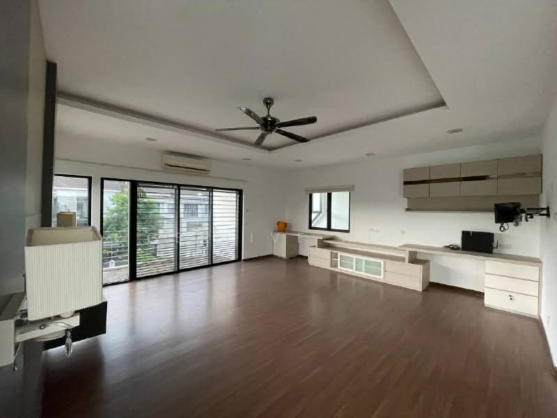 3-storey Terraced House for Sale in Lake Fields (Sungai Besi) - Geneive Hii - Master bedroom - view i - PropertyGuru.com.my